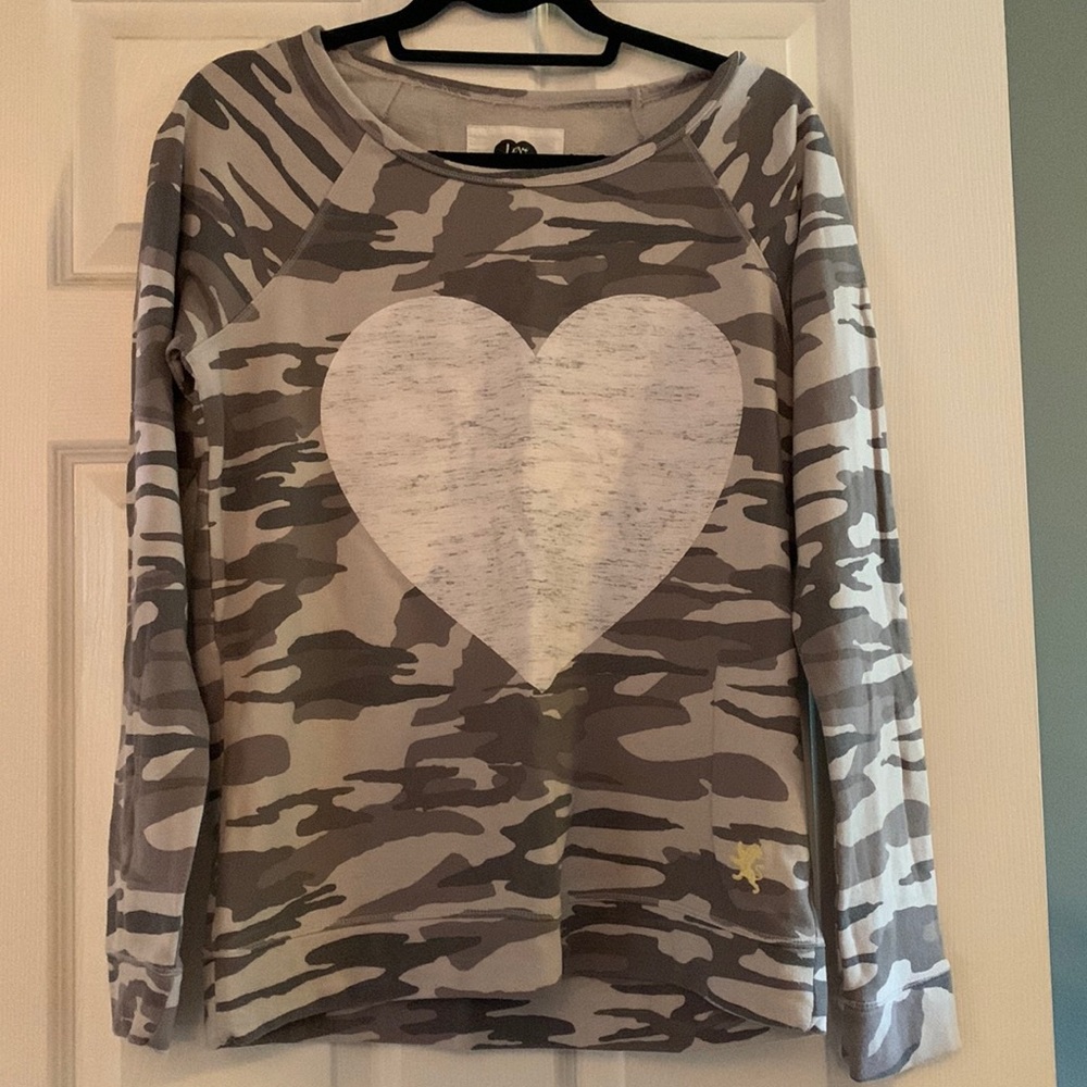 Light weight sweater